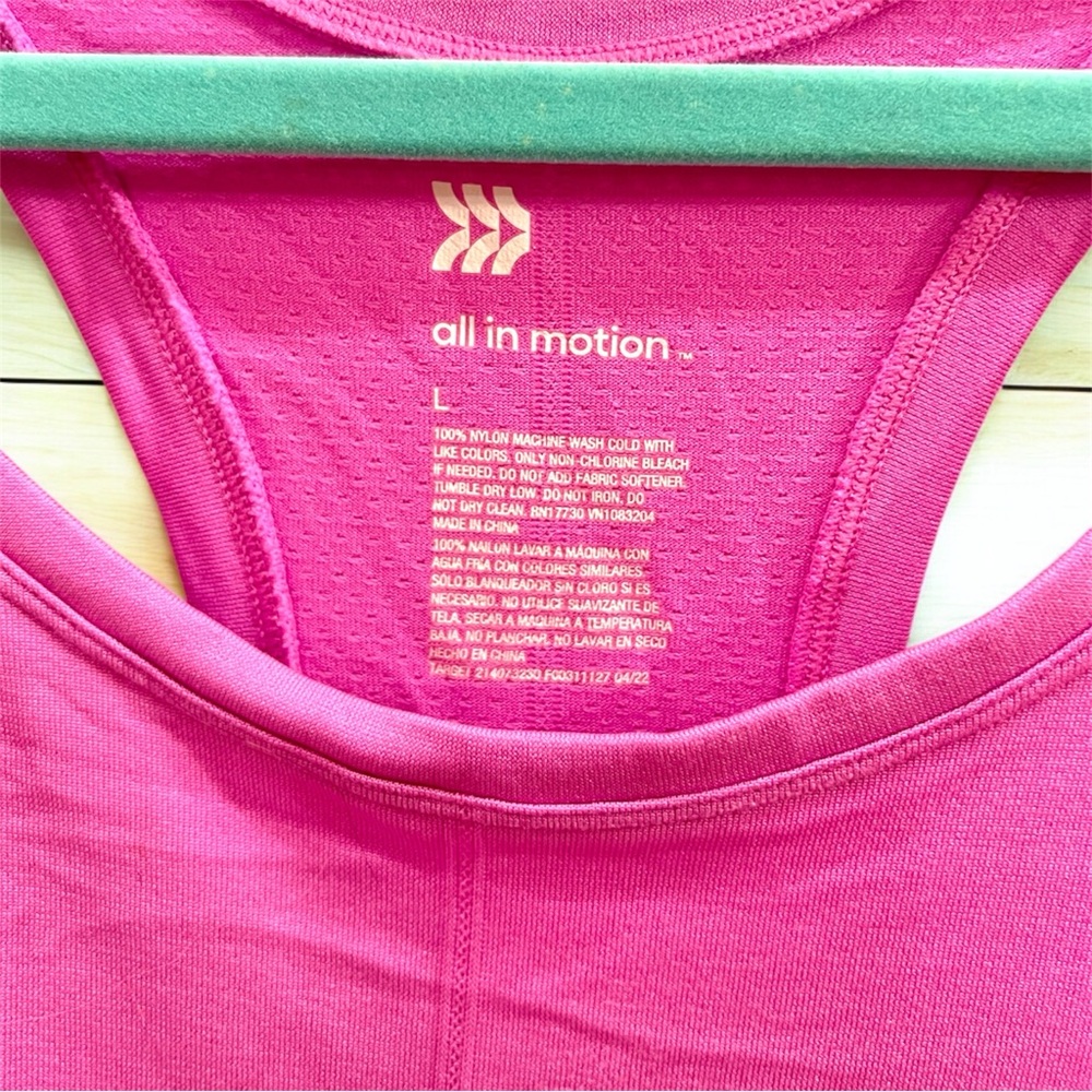 “All in Motion” Seamless Ribbed Racerback Cropped Tank - Picture 5 of 5